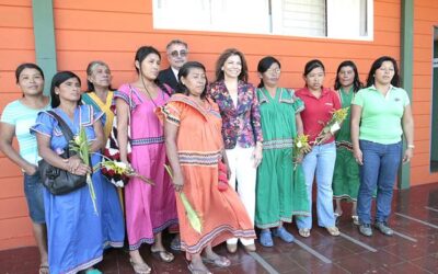 Presidenta de Costa Rica se reunió con mujeres indígenas de todo el país